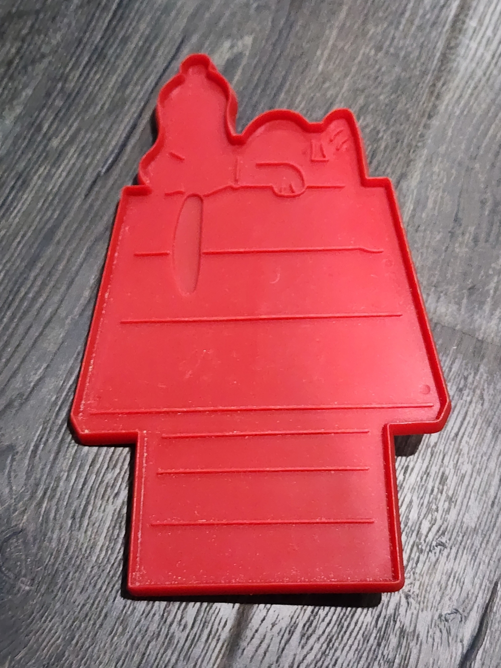 VTG Hallmark Peanuts Snoopy on Doghouse Large Red Cookie Cutter